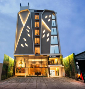  Yellow Star Ambarukmo Hotel  Джокьякарта